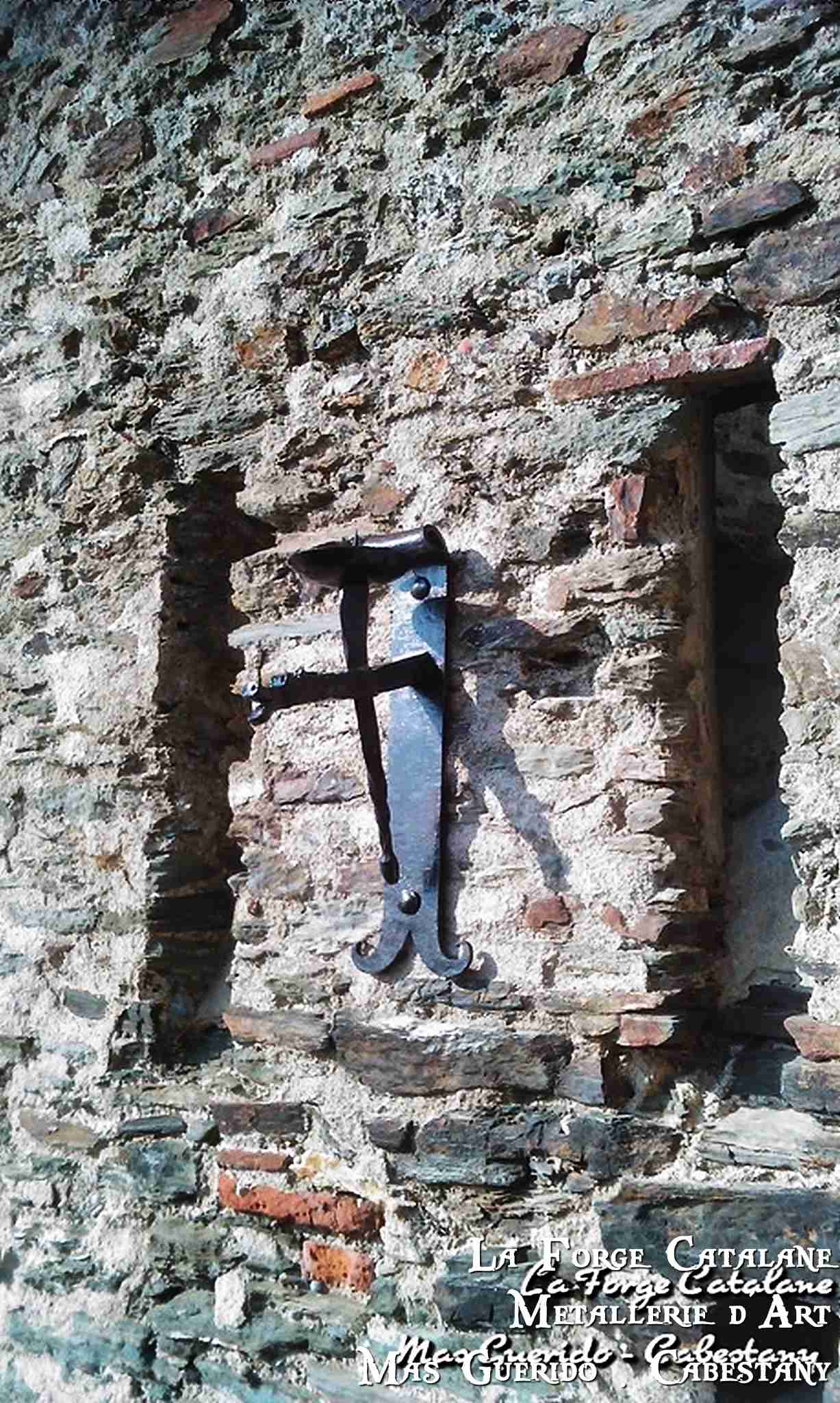 Demonstration forge fort saint elme collioure 2010 torcheres realisees a chaud forge catalane.jpg